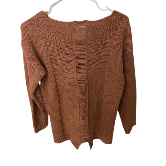 Distressed oversized sweater for a casual look - Picture 3 of 4